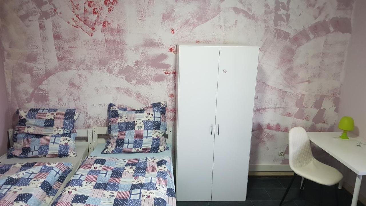 Handwerker Unterkunft Monteurzimmer Mit Gemeinschaftsbad In Brebach ซาร์บรึคเคน ภายนอก รูปภาพ