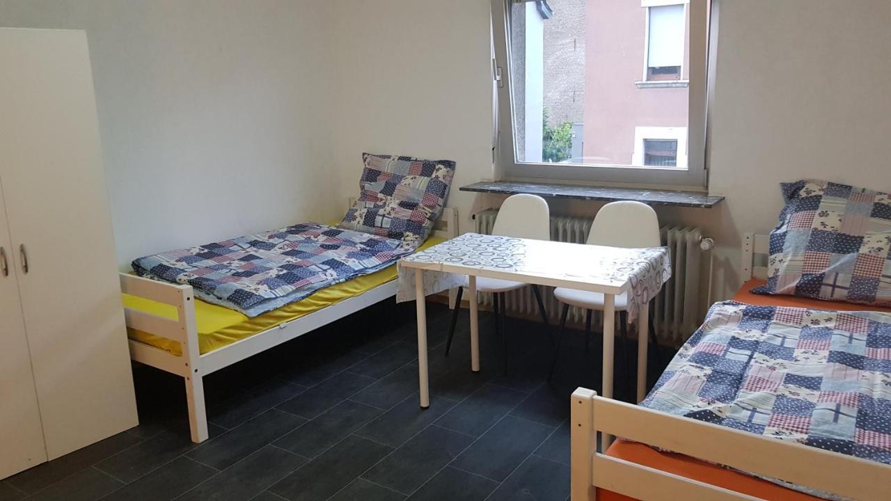 Handwerker Unterkunft Monteurzimmer Mit Gemeinschaftsbad In Brebach ซาร์บรึคเคน ภายนอก รูปภาพ